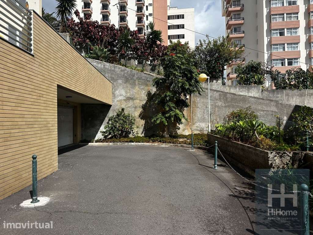 Estacionamento coberto no Edifício Costa Sol na Ajuda - Grande imagem: 3/10