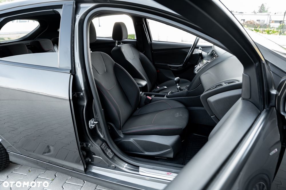 Ford Focus 1.0 EcoBoost Start-Stopp-System ST-Line - 26