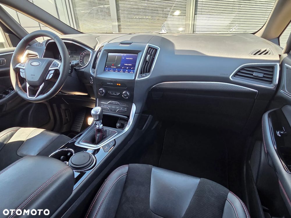 Ford S-Max - 39