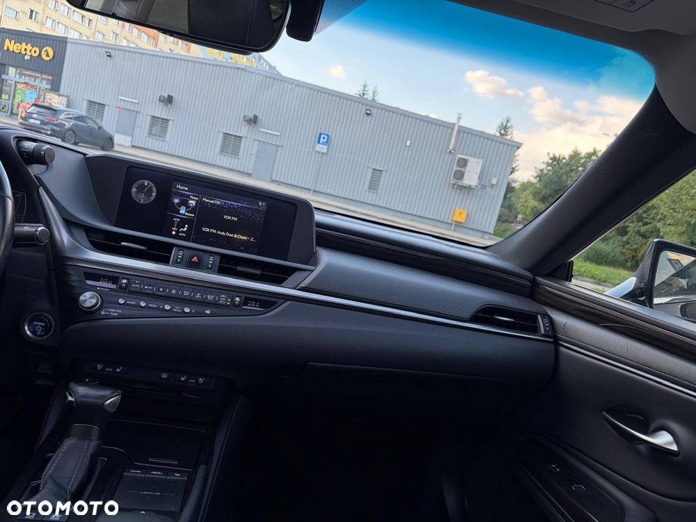 Lexus ES 300h Prestige - 21