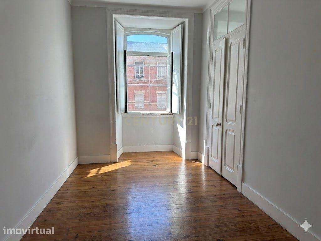 Apartamento de 9 assoalhadas para Venda - com Rendimento Garantido - Grande imagem: 4/18