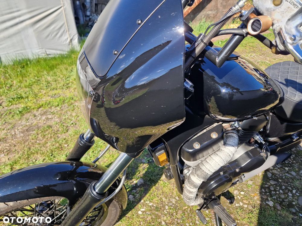 Suzuki Intruder - 11