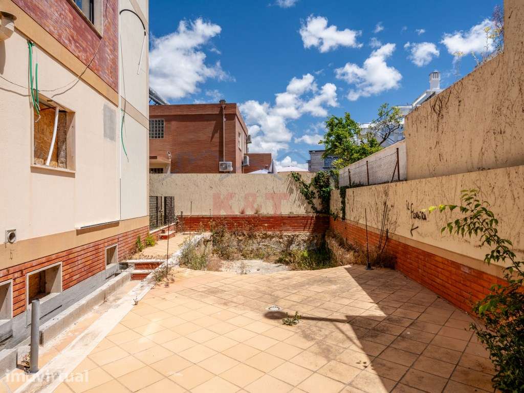 Moradia Bi Familiar bastante central - Grande imagem: 4/32