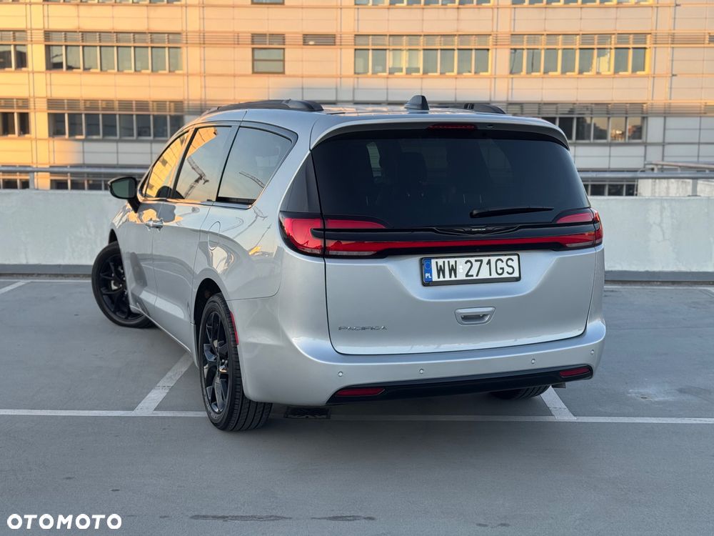 Chrysler Pacifica - 11