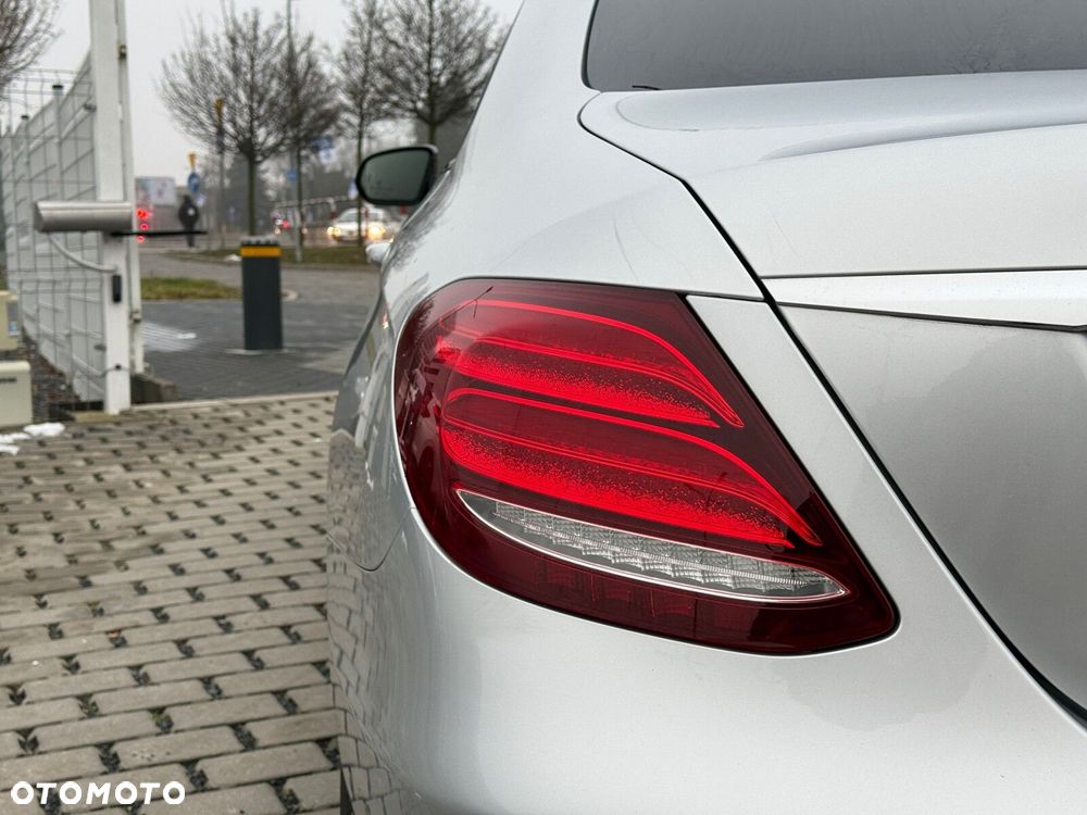 Mercedes-Benz Klasa E 220 d 4-Matic Business Edition - 12