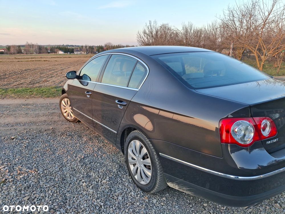 Volkswagen Passat 2.0 TDI Comfortline - 12