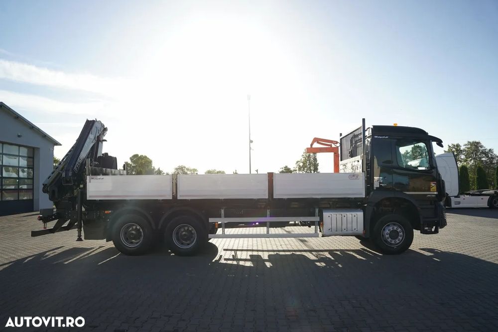 Mercedes-Benz AROCS 2636 / 6x4 / CAROSERIE BALANȚĂ - 6,8 M / MACARA FASSI F175A.2.23 / CAPACITATE MAXIMĂ DE RIDICARE: 5.100 KG / ROTATOARE / TELECOMANDĂ / PODEA RESISTENTĂ / TRANSMISIE AUTOMATĂ - 13