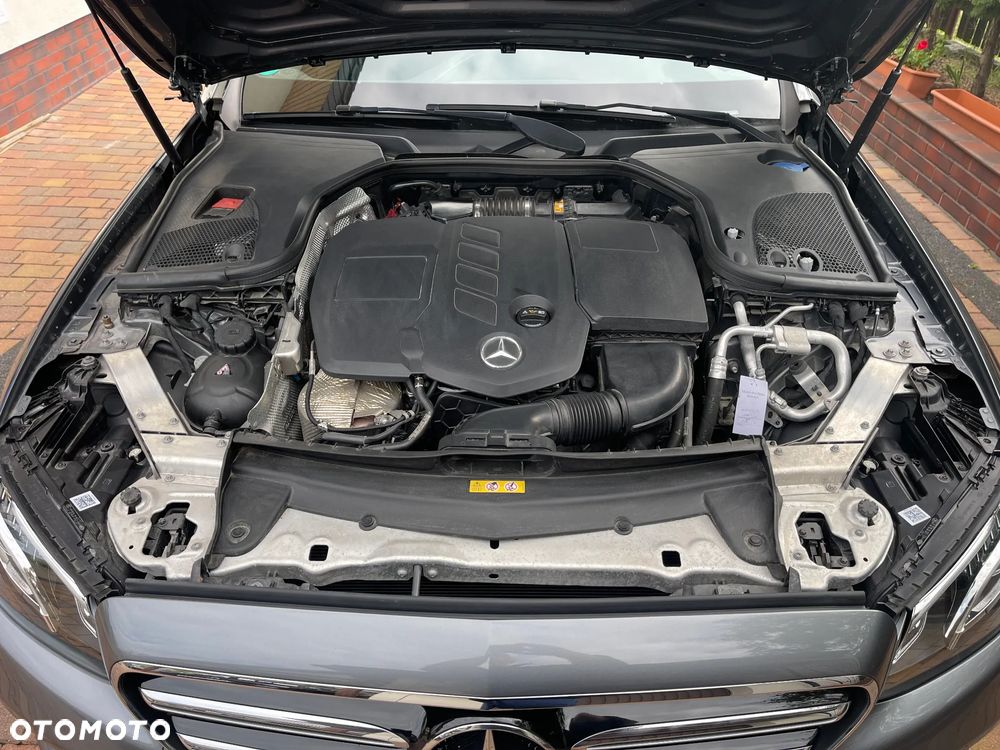 Mercedes-Benz Klasa E 220 d 4Matic T 9G-TRONIC Sportstyle Edition - 12