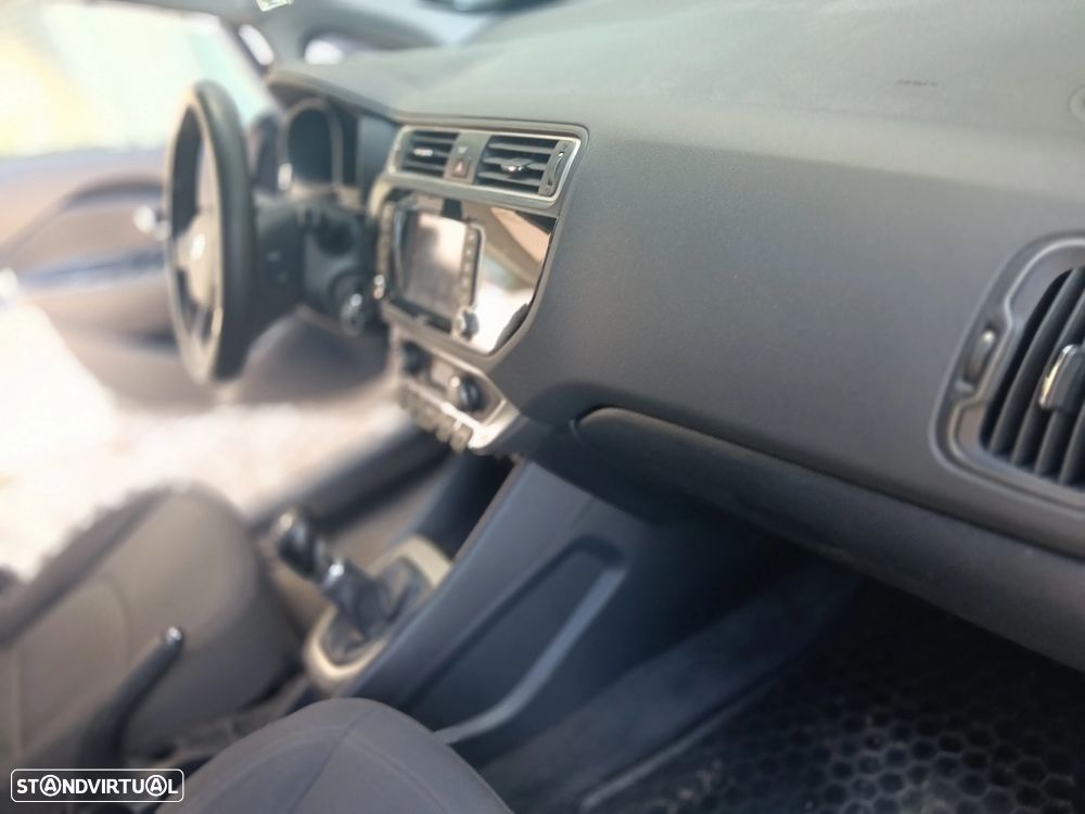 Kia Rio 1.1 CRDi TX AC+VE - 22
