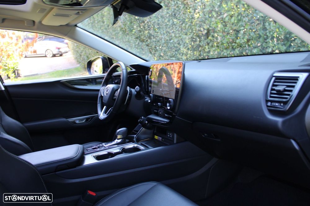 Lexus NX 450h+ Executive - 37