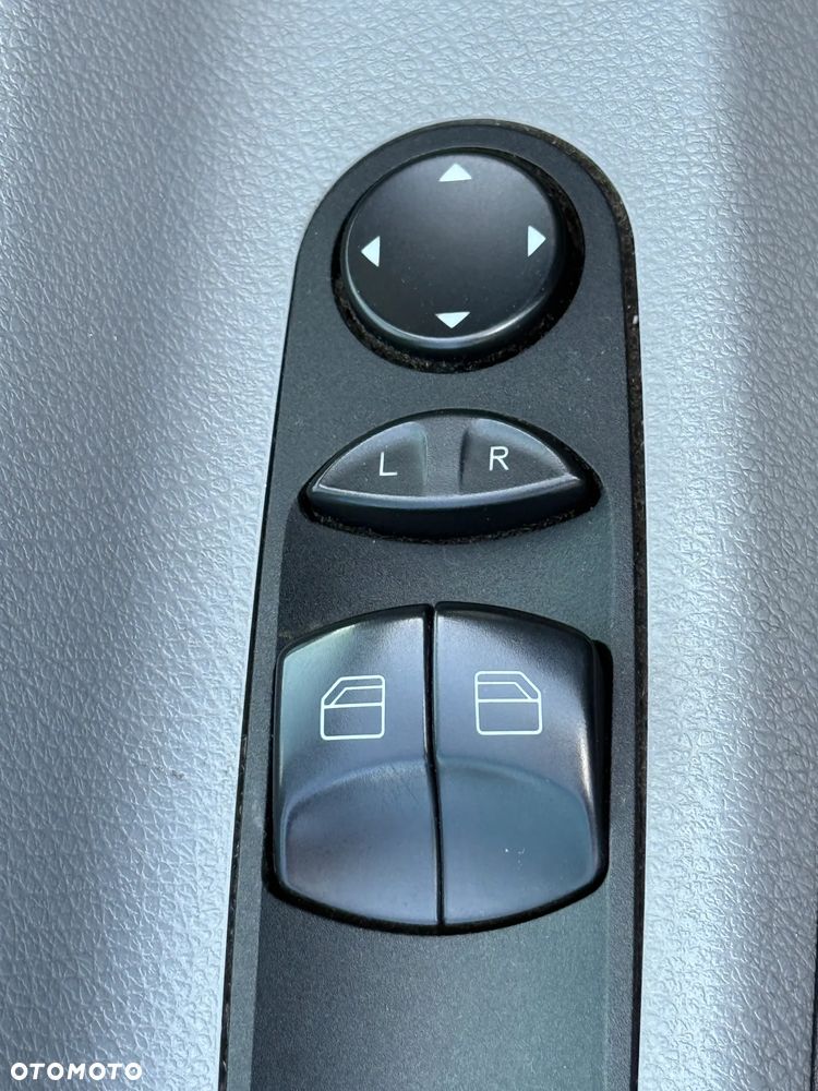 Mercedes-Benz Sprinter - 13