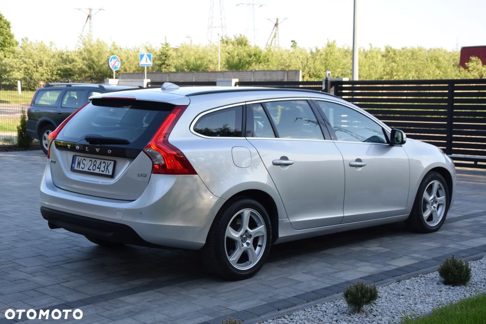 Volvo V60 D3 Momentum - 4