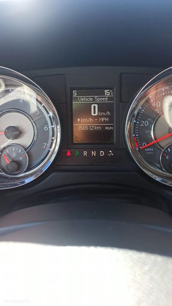 Chrysler Town & Country - 10