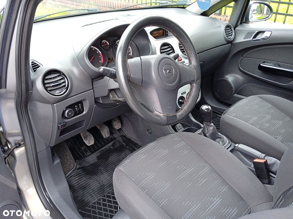 Opel Corsa 1.2 16V Cosmo - 10