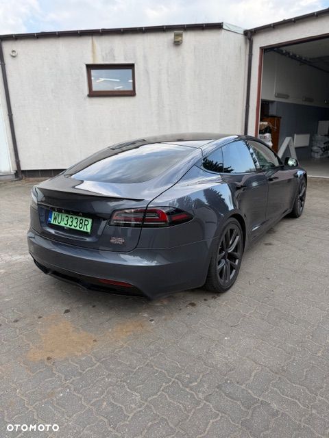 Tesla Model S - 3
