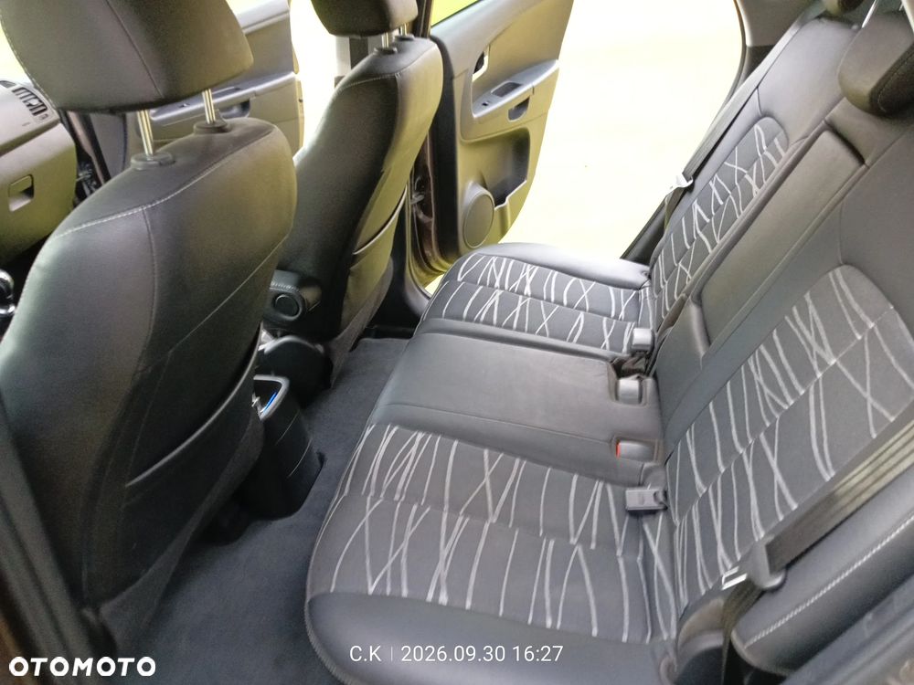 Kia Venga 1.4 Business Line - 12