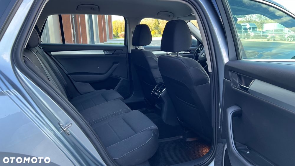 Skoda Superb 2.0 TDI Ambition DSG - 9