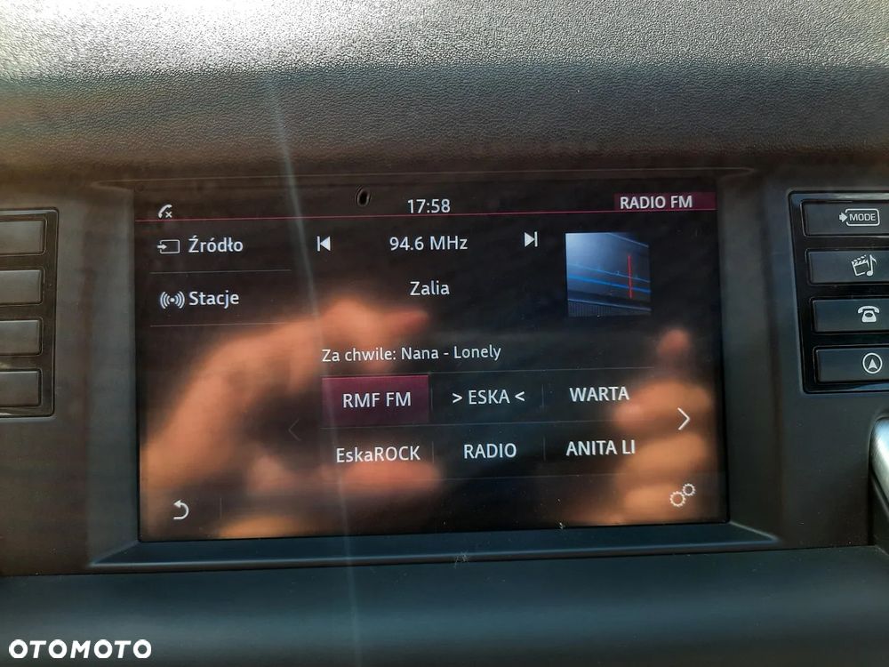 Land Rover Discovery Sport TD4 Sky View - 34