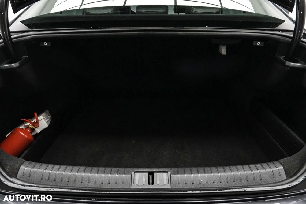 Volkswagen Passat 2.0 TDI DSG Comfortline - 24