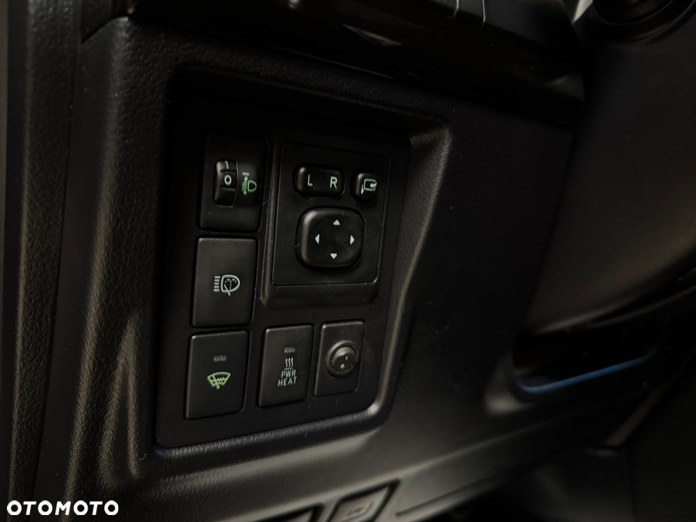 Toyota Land Cruiser - 32