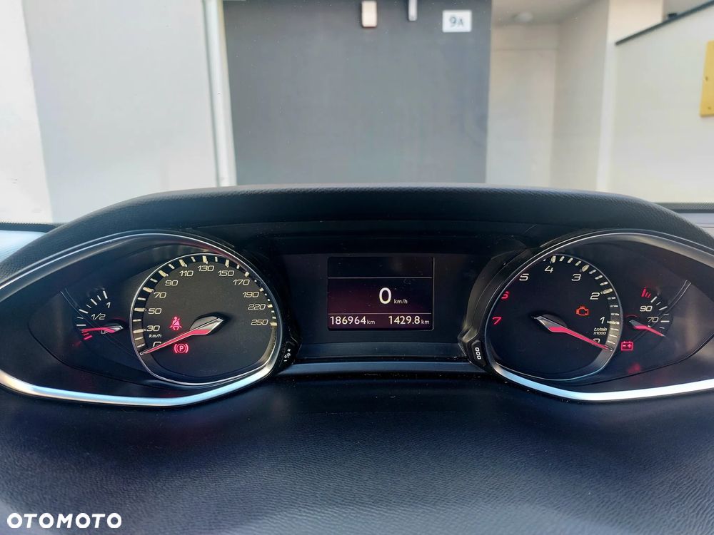 Peugeot 308 1.2 PureTech Allure S&S - 15