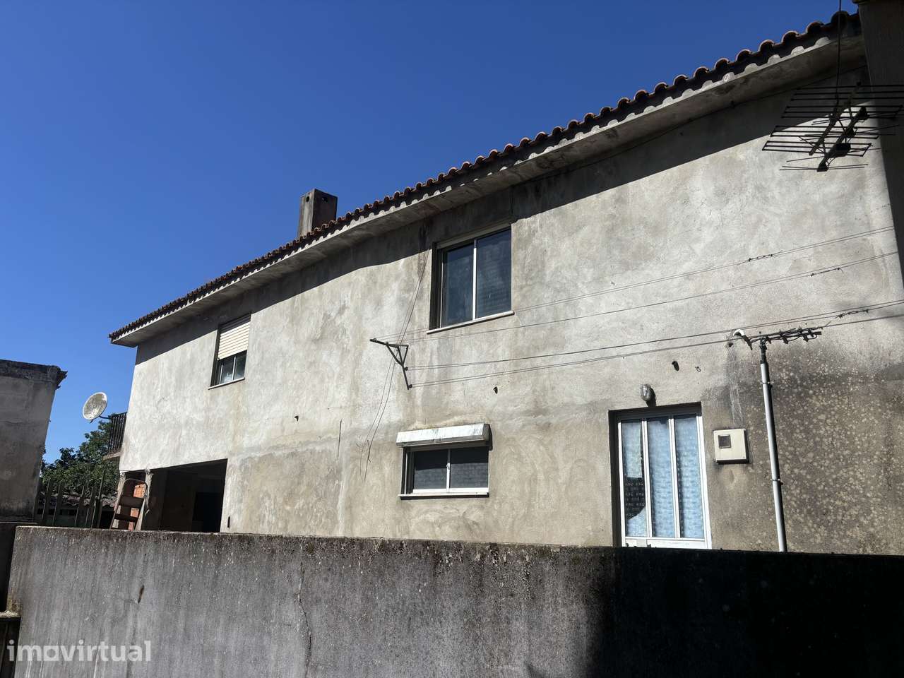 Moradia de 2 pisos com terreno no centro da Lousã - Grande imagem: 4/19