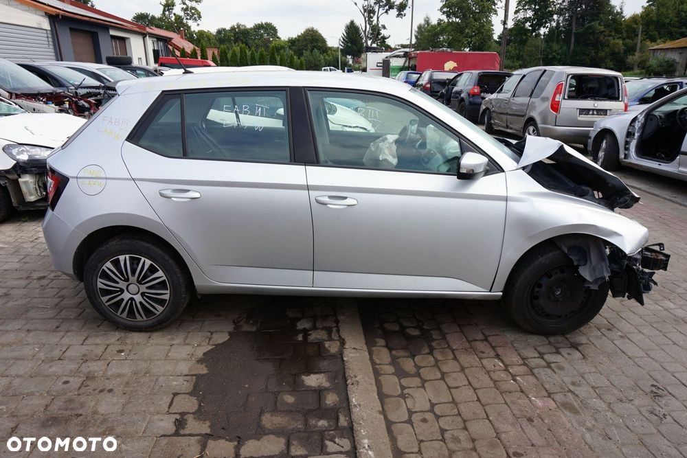 SKODA FABIA III NJ3 5D HB 2016 LA7W 1.2 TSI CJZC 90KM PED SREBRNY na części - 6