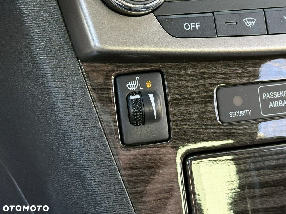 Toyota Avensis 2.0 Premium MS - 12