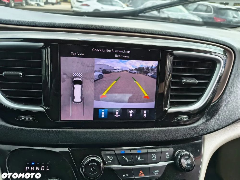 Chrysler Pacifica - 11