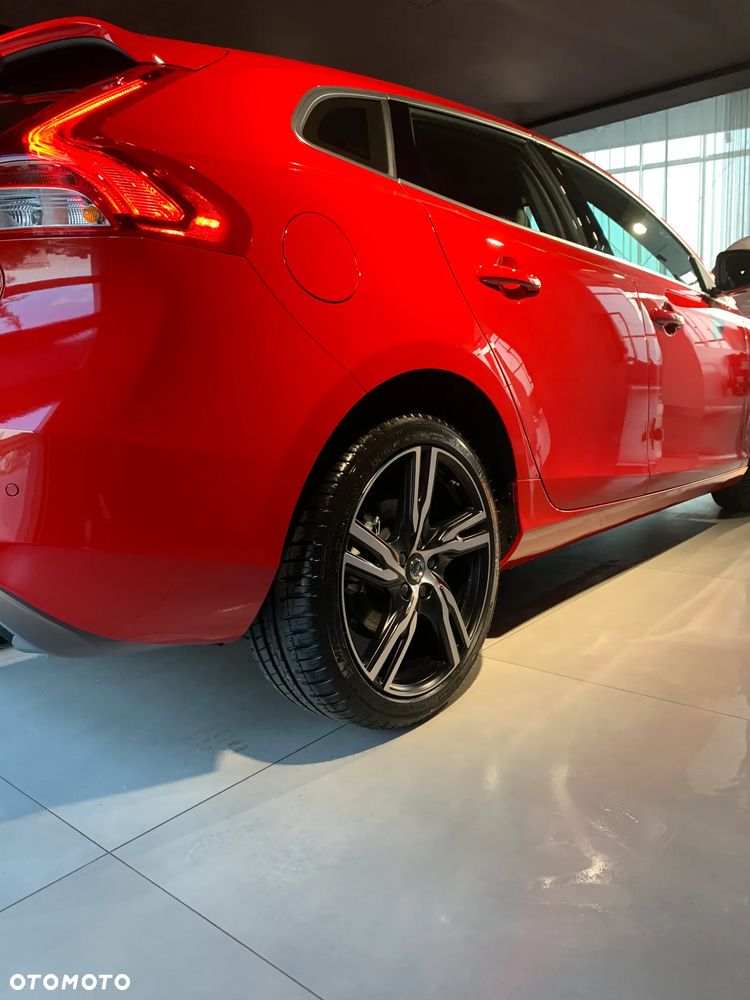 Volvo V40 T3 Drive-E R-Design Momentum - 4