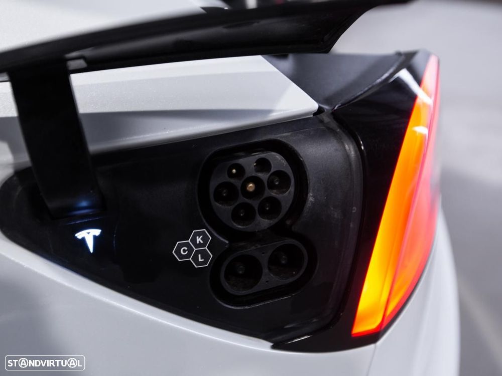Tesla Model 3 Long-Range Dual Motor AWD - 16