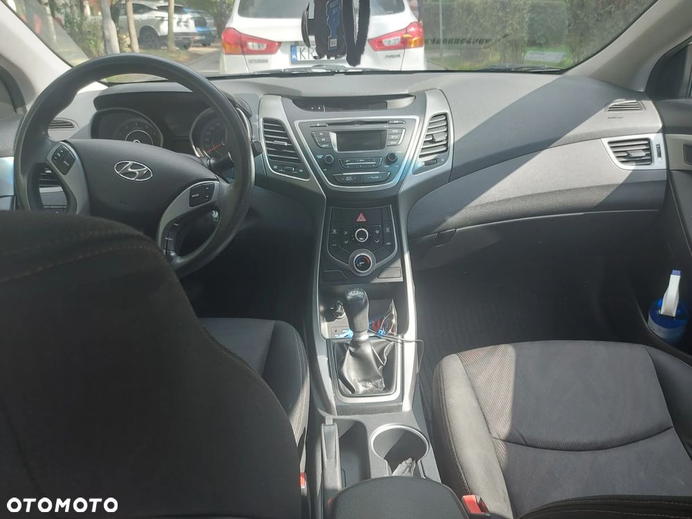 Hyundai Elantra 1.6 Classic + - 10