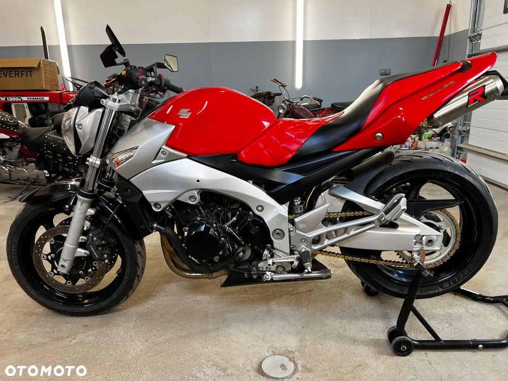 Suzuki GSR - 1