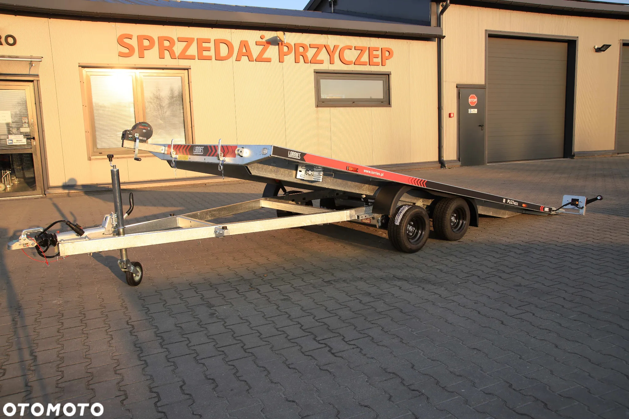 Lorries Lorries PLI27-4521 4.5 x 2 Wypełnienie alu ryfel Zintegrowane Podjazdy Uchylna Grawitacyjnie DMC 2700KG Full LED - 14