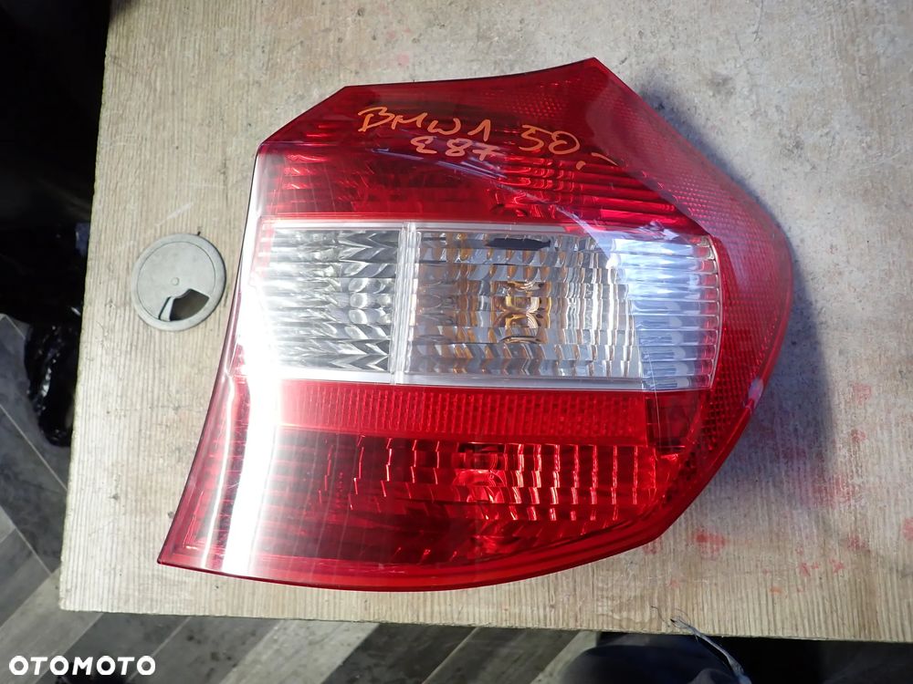 BMW 1 E87 LAMPA PRAWY TYŁ 6924502 - 1