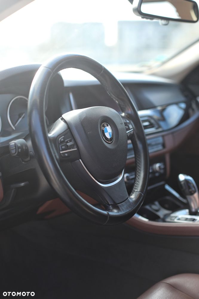 BMW Seria 5 520d Luxury Line - 2