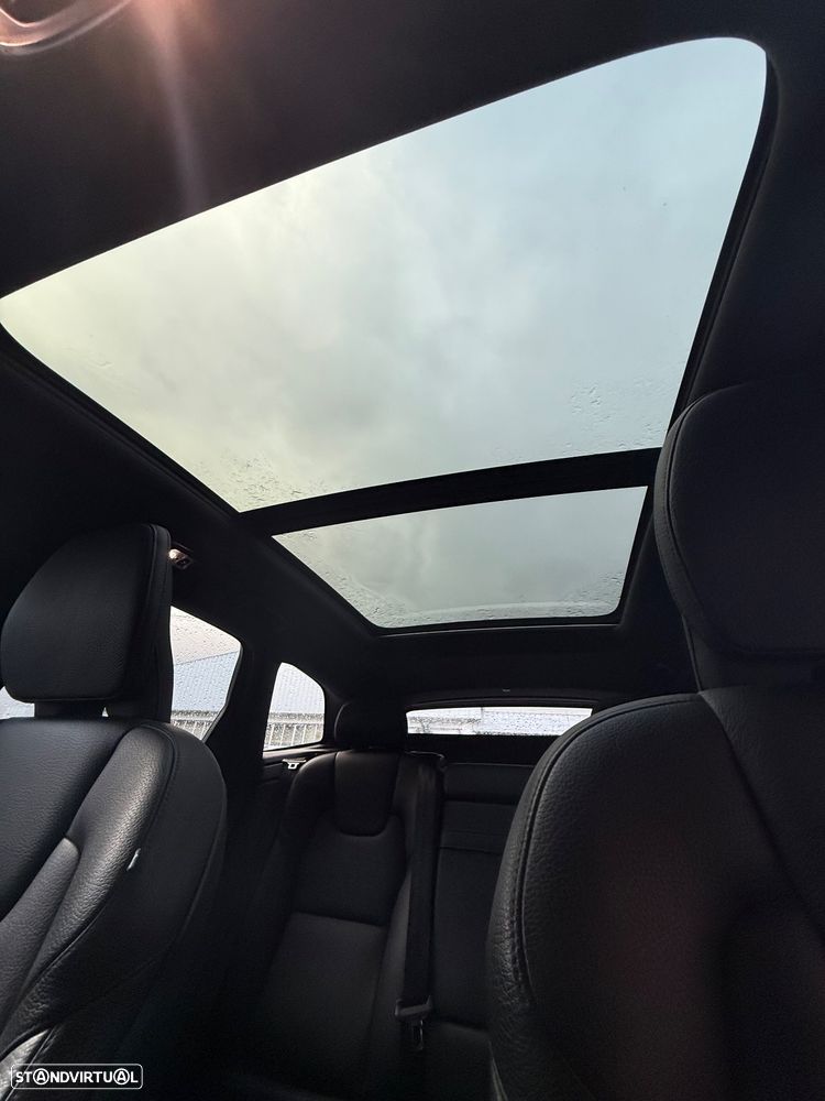 Volvo XC 60 2.0 T8 PHEV R-Design AWD - 18