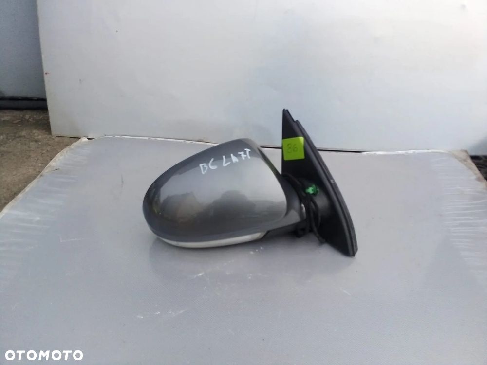 Lusterko lusterka lewe prawe  Elektryczne VW Passat B6 010781 LH7T  6 kabli - 2
