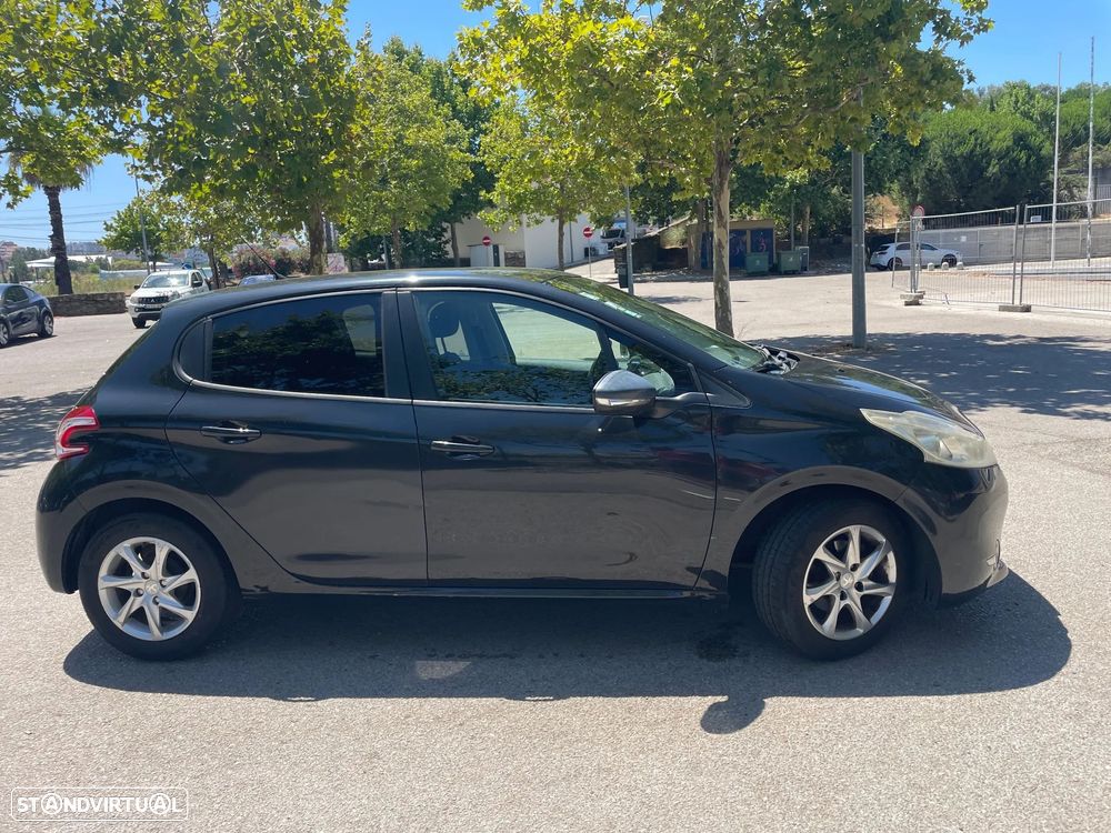 Peugeot 208 - 3
