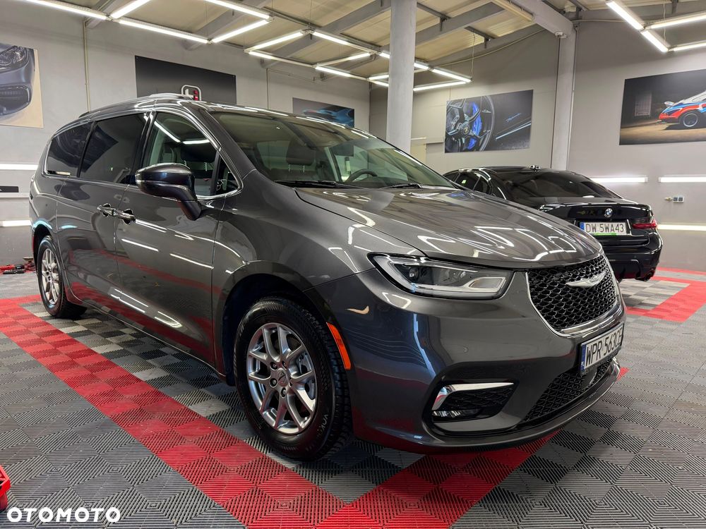Chrysler Pacifica - 4