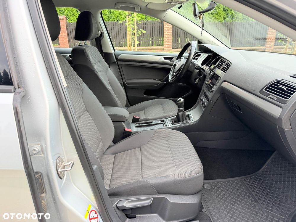 Volkswagen Golf - 24
