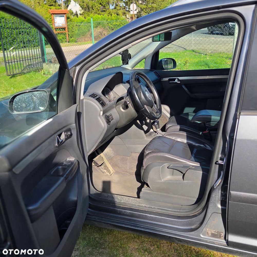 Volkswagen Touran 2.0 TDI Trendline DSG - 10