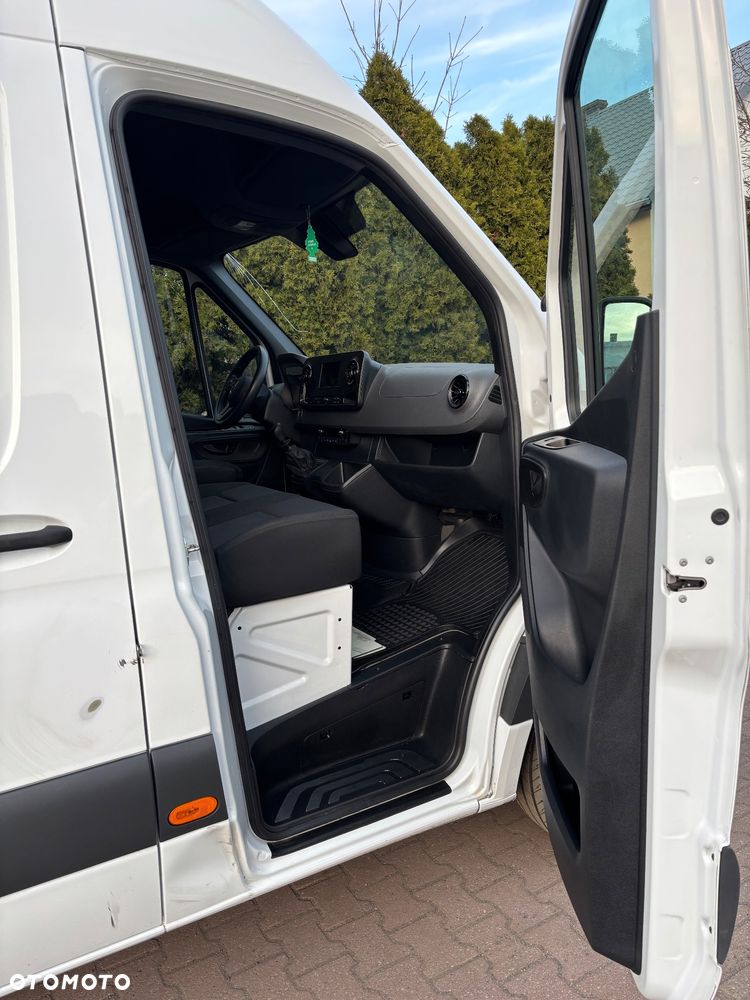 Mercedes-Benz Sprinter - 11