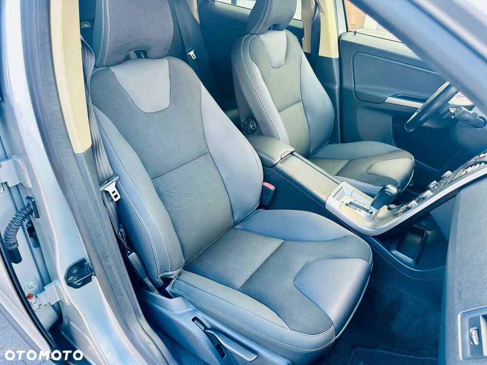 Volvo XC 60 2.4D AWD Summum - 34