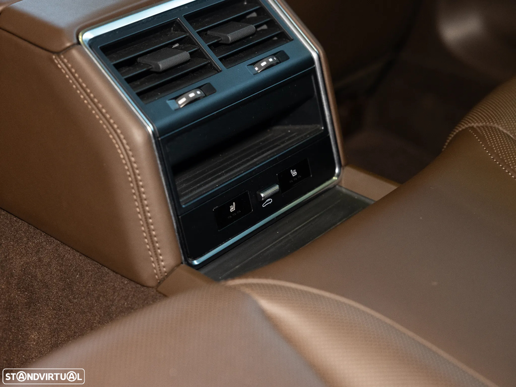 Porsche Panamera 4 E-Hybrid Platinum Edition - 39