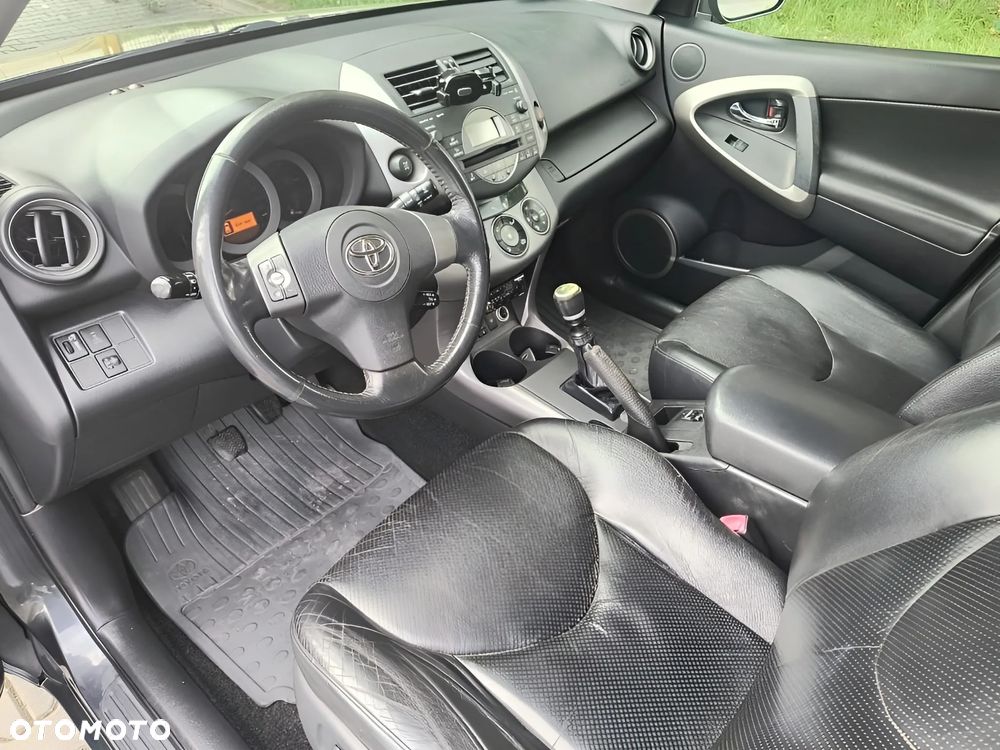 Toyota RAV4 - 10