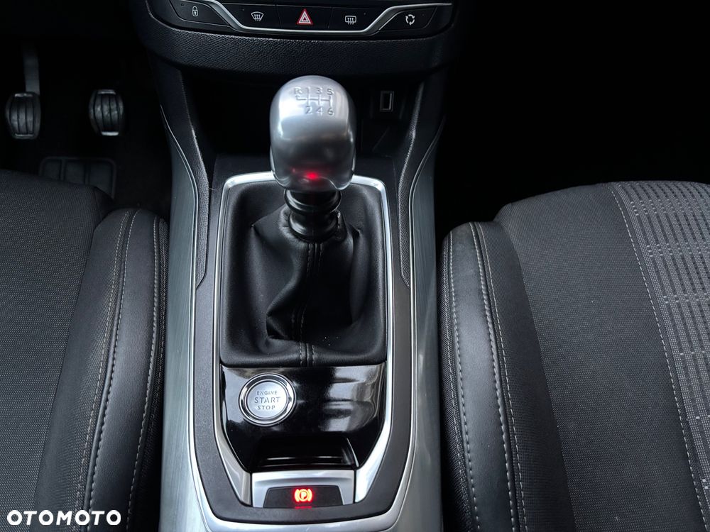 Peugeot 308 1.2 PureTech Allure S&S - 19