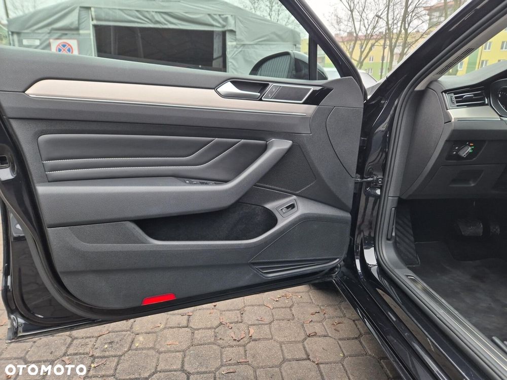 Volkswagen Passat - 10