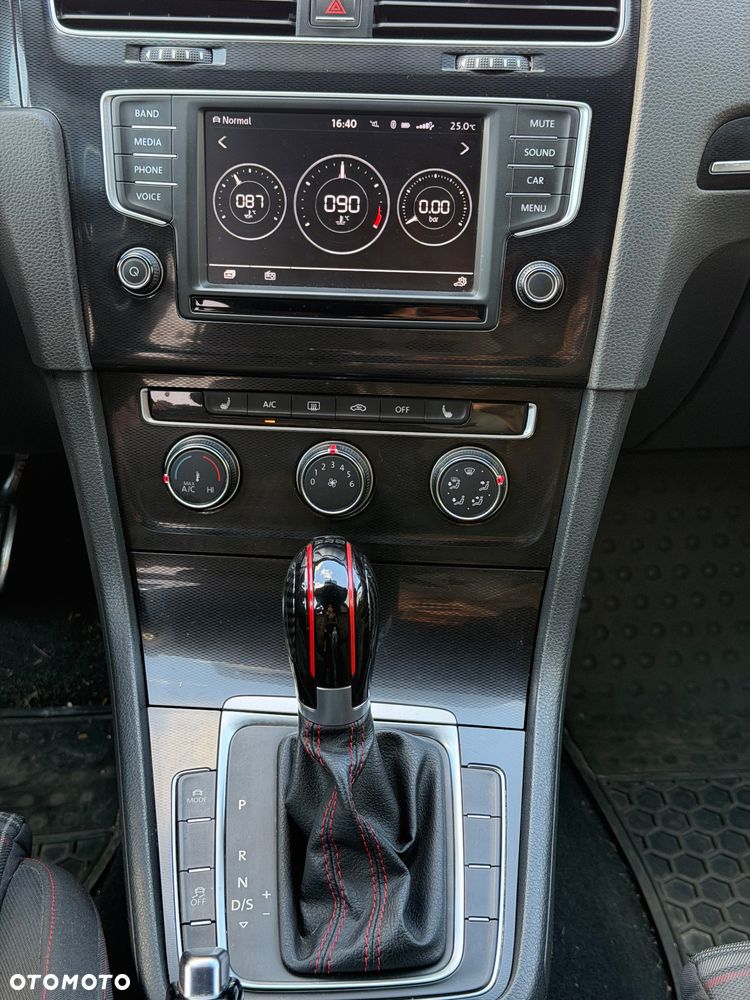 Volkswagen Golf - 21