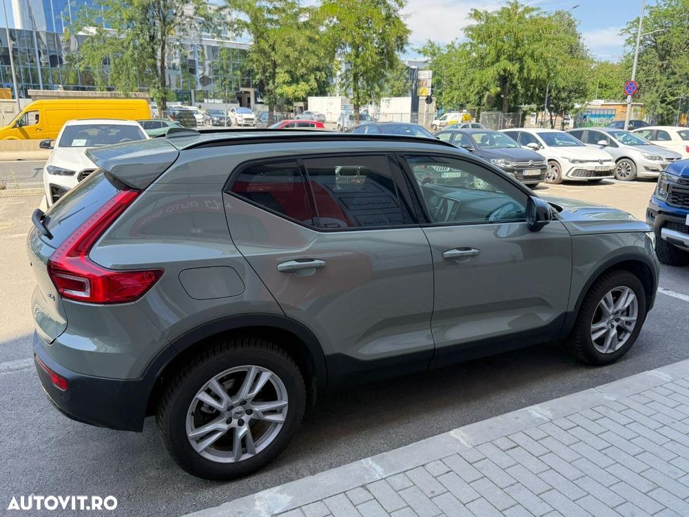 Volvo XC 40 B4 AT FWD MHEV Plus Dark - 7